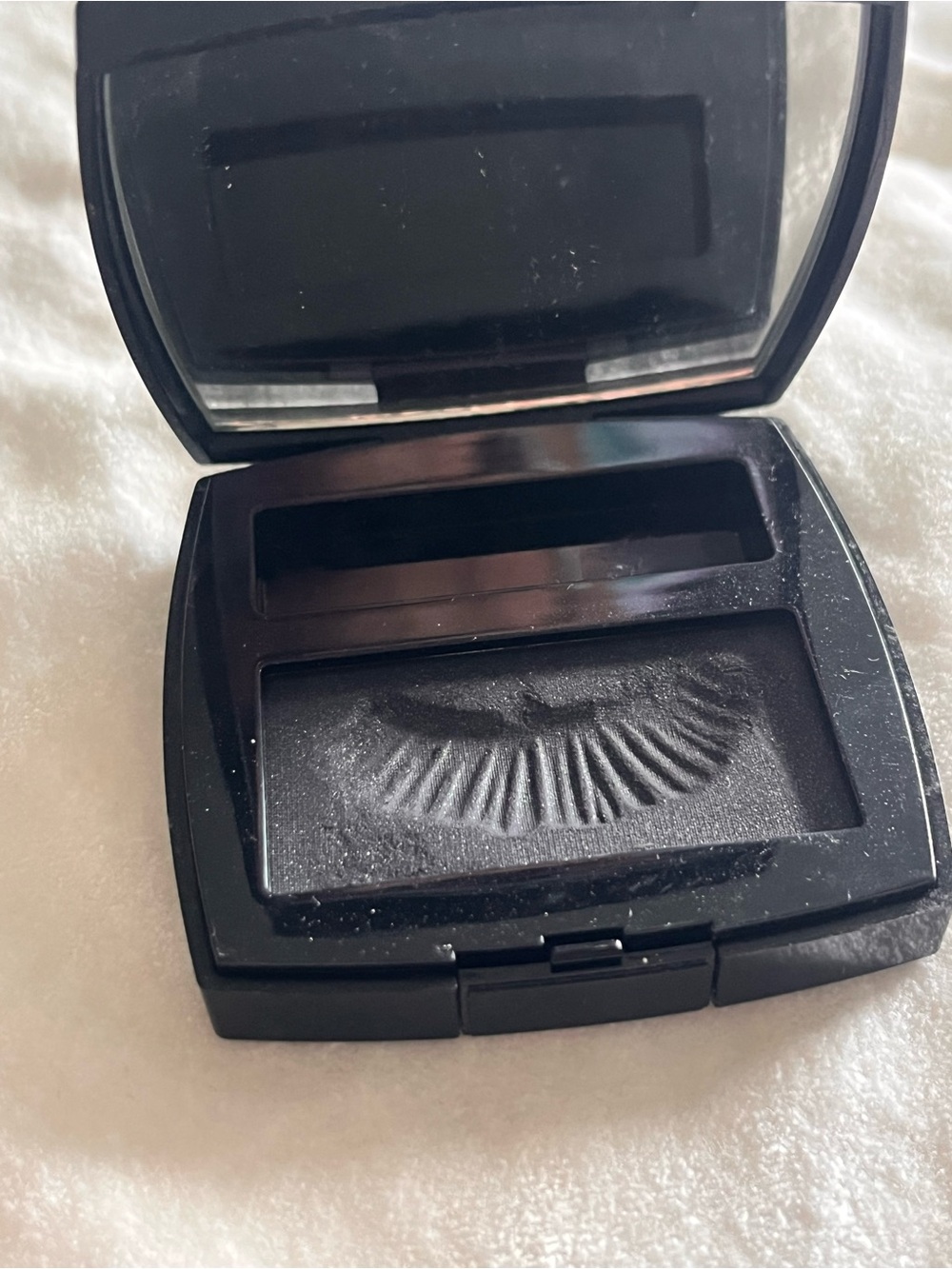CHANEL Black Pressed Eyeshadow with False Lash Impression